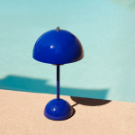Flowerpot Bordslampa VP9 Portable Magnetic Charger Cobalt Blue Flowerpot Bordslampa VP9 Portable Magnetic Charger Cobalt Blue