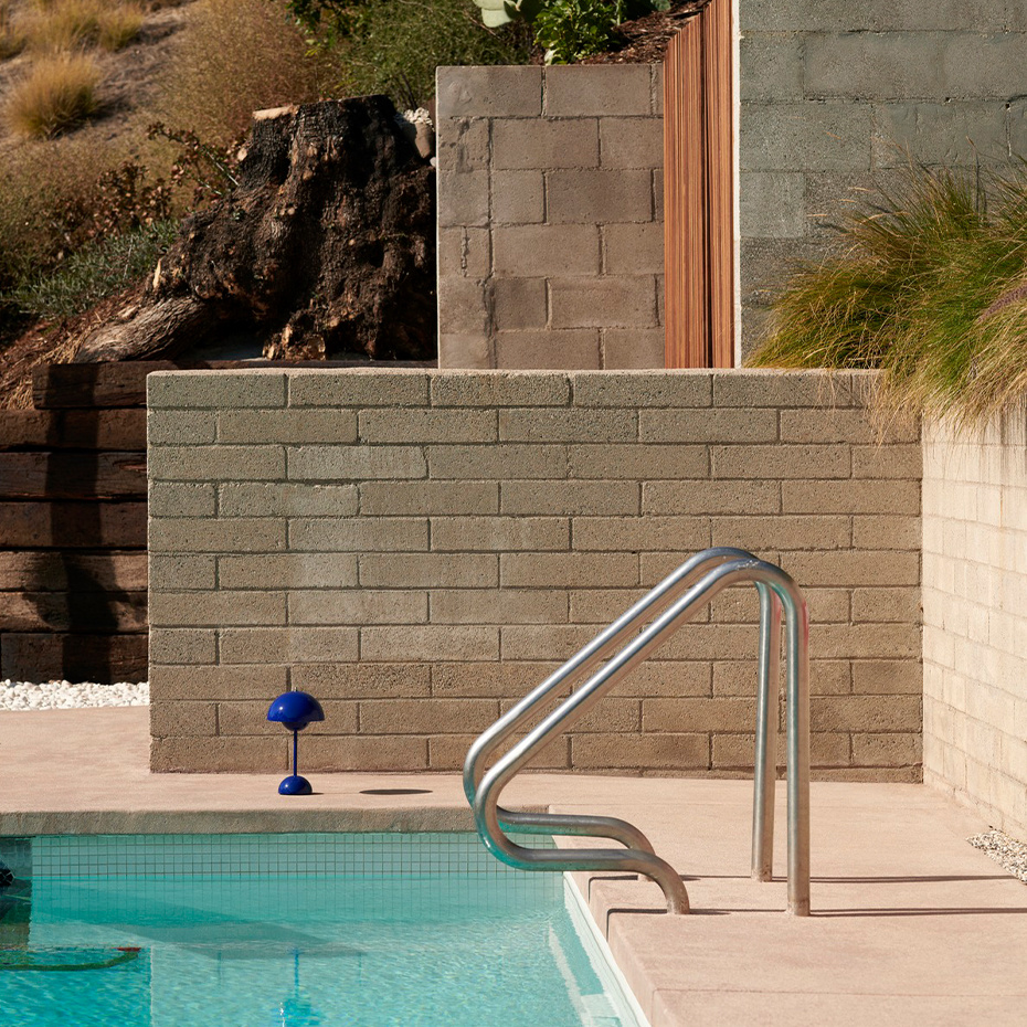 Flowerpot Bordslampa VP9 Portable Magnetic Charger Cobalt Blue