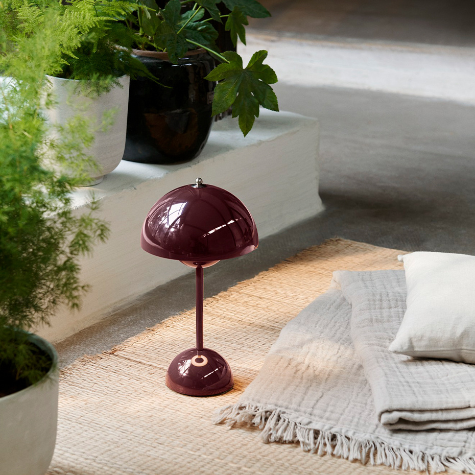 Flowerpot Bordslampa VP9 Portable Magnetic Charger Dark Plum