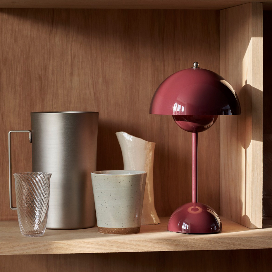 Flowerpot Bordslampa VP9 Portable Magnetic Charger Dark Plum