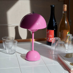 Flowerpot Bordslampa VP9 Portable Magnetic Charger Tangy Pink Flowerpot Bordslampa VP9 Portable Magnetic Charger Tangy Pink