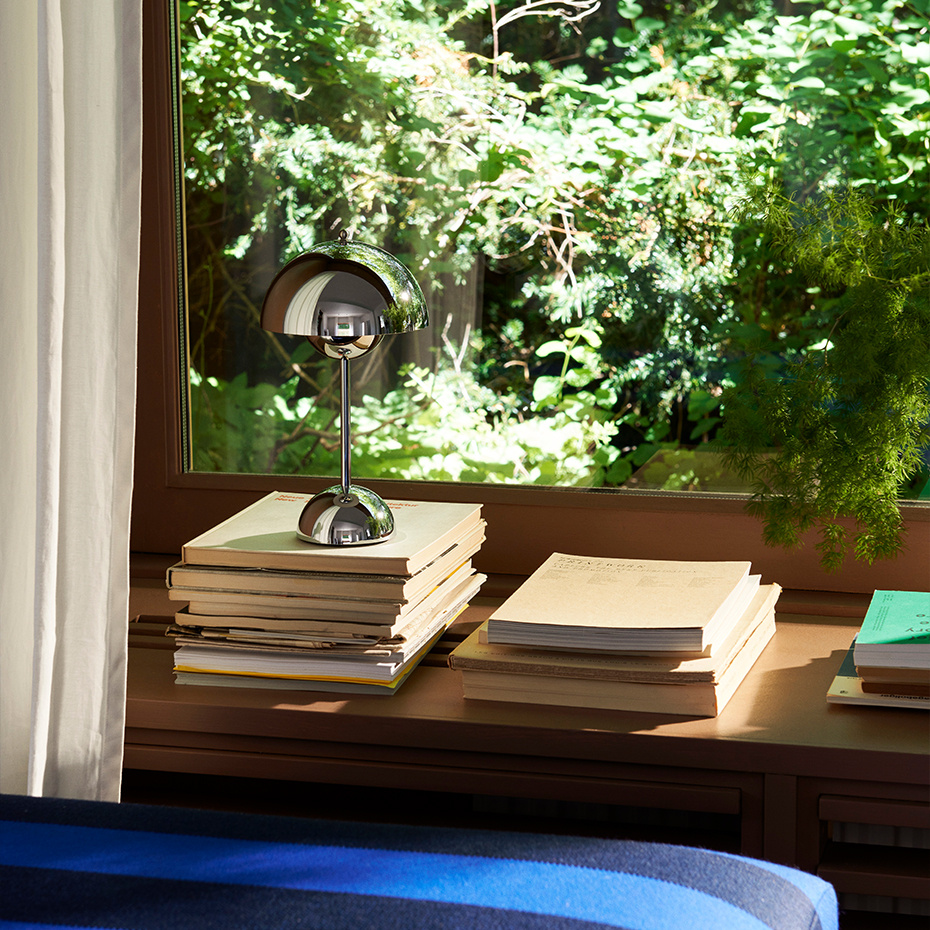 Flowerpot Bordslampa VP9 Portable Magnetic Charger Chrome-Plated