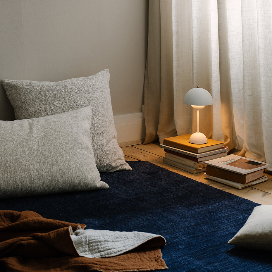 Flowerpot Bordslampa VP9 Portable Magnetic Charger Matt Black