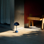Flowerpot Bordslampa VP9 Portable Steel Blue Flowerpot Bordslampa VP9 Portable Steel Blue