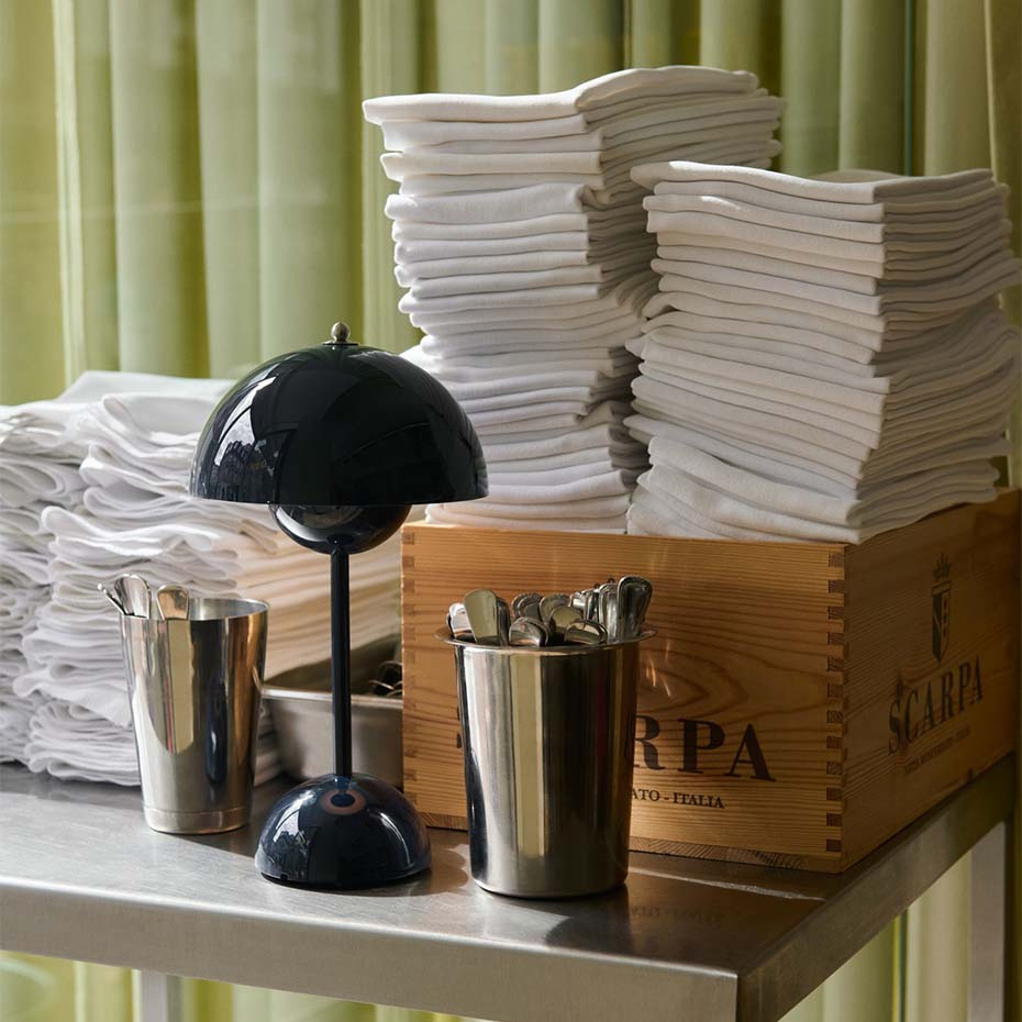 Flowerpot Bordslampa VP9 Portable Steel Blue