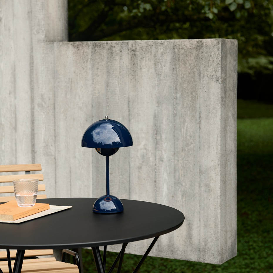 Flowerpot Bordslampa VP9 Portable Steel Blue