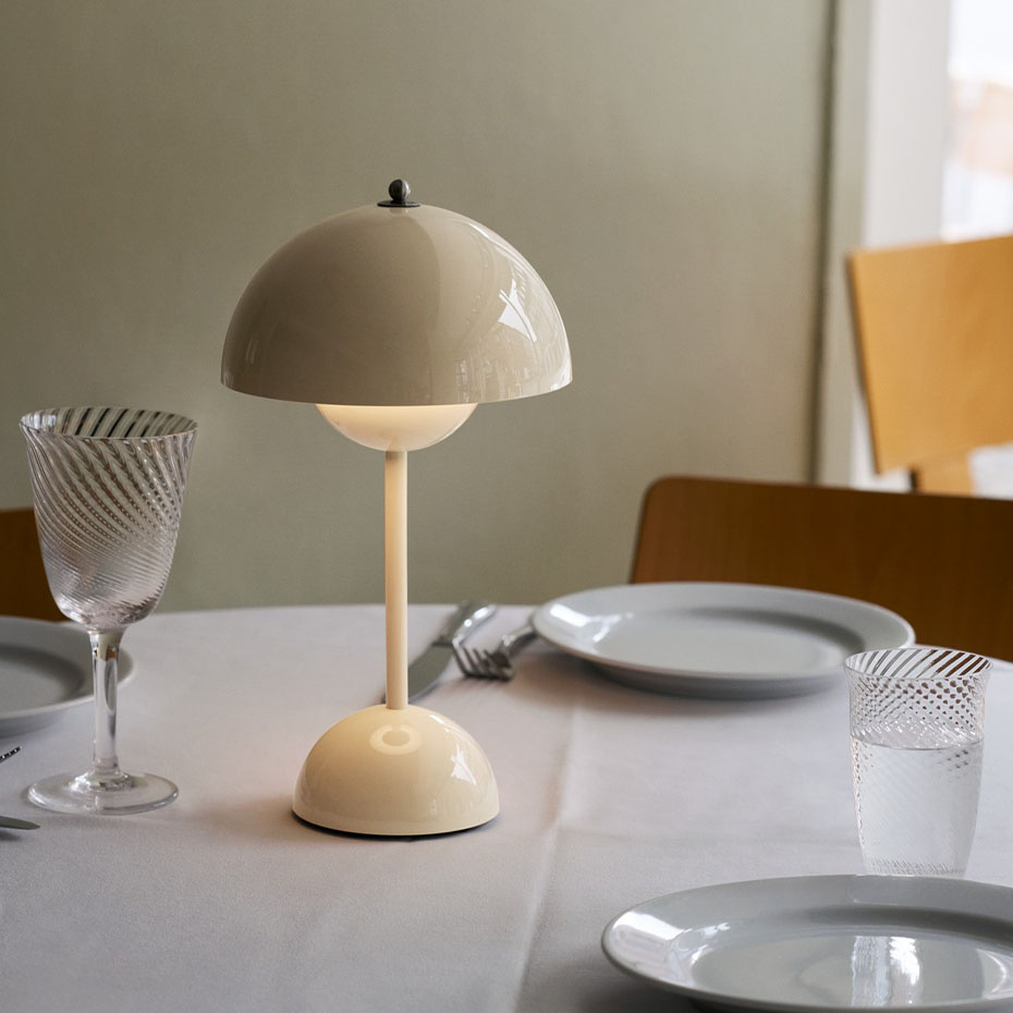 Flowerpot Bordslampa VP9 Portable Ivory