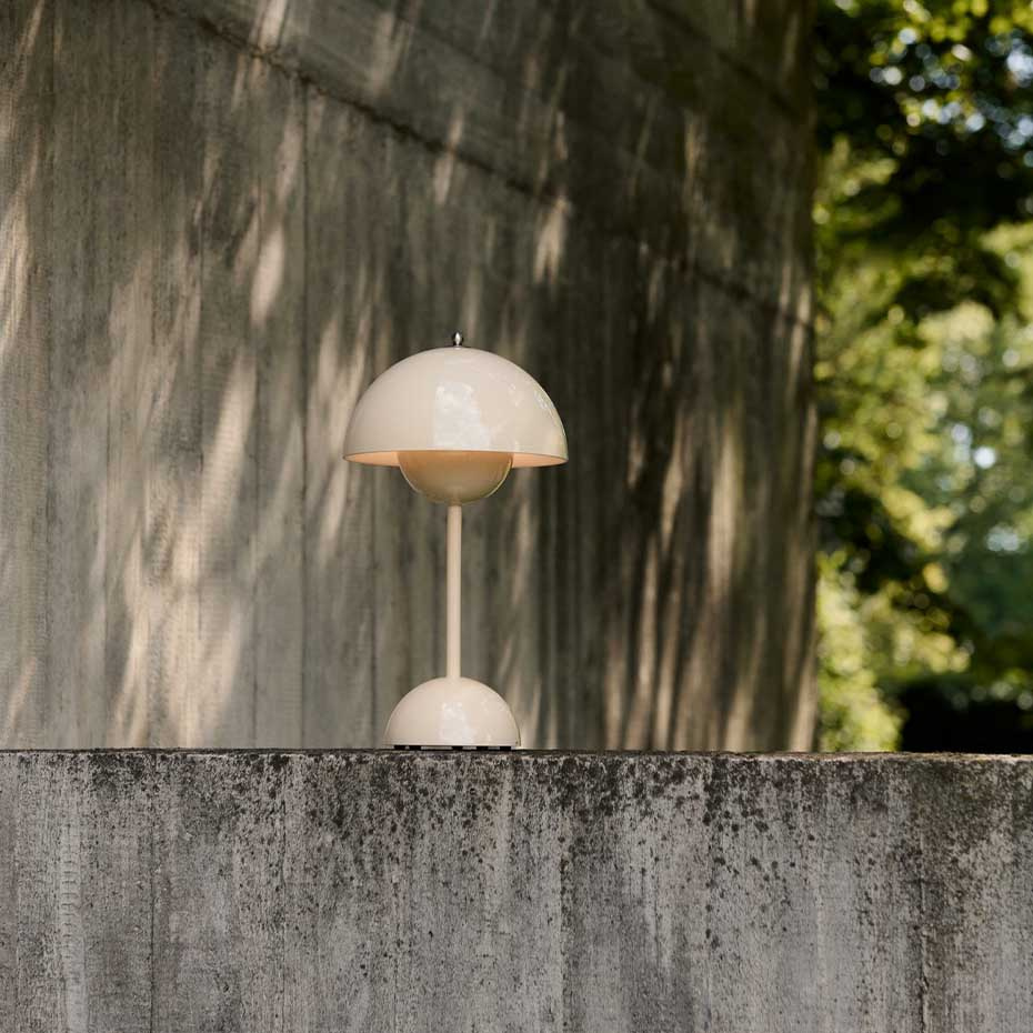 Flowerpot Bordslampa VP9 Portable Ivory