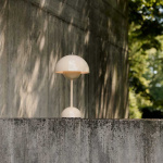 Flowerpot Bordslampa VP9 Portable Ivory Flowerpot Bordslampa VP9 Portable Ivory