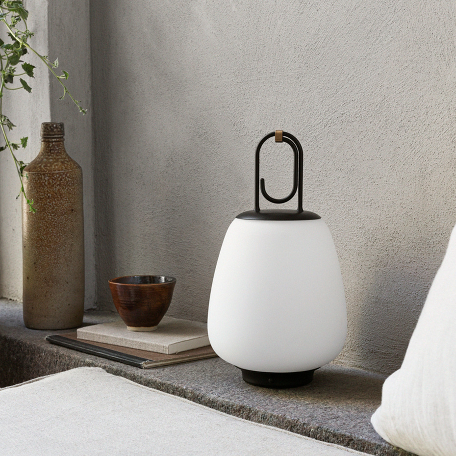 Lucca Bordslampa SC51 Portable Opal Glass & Black