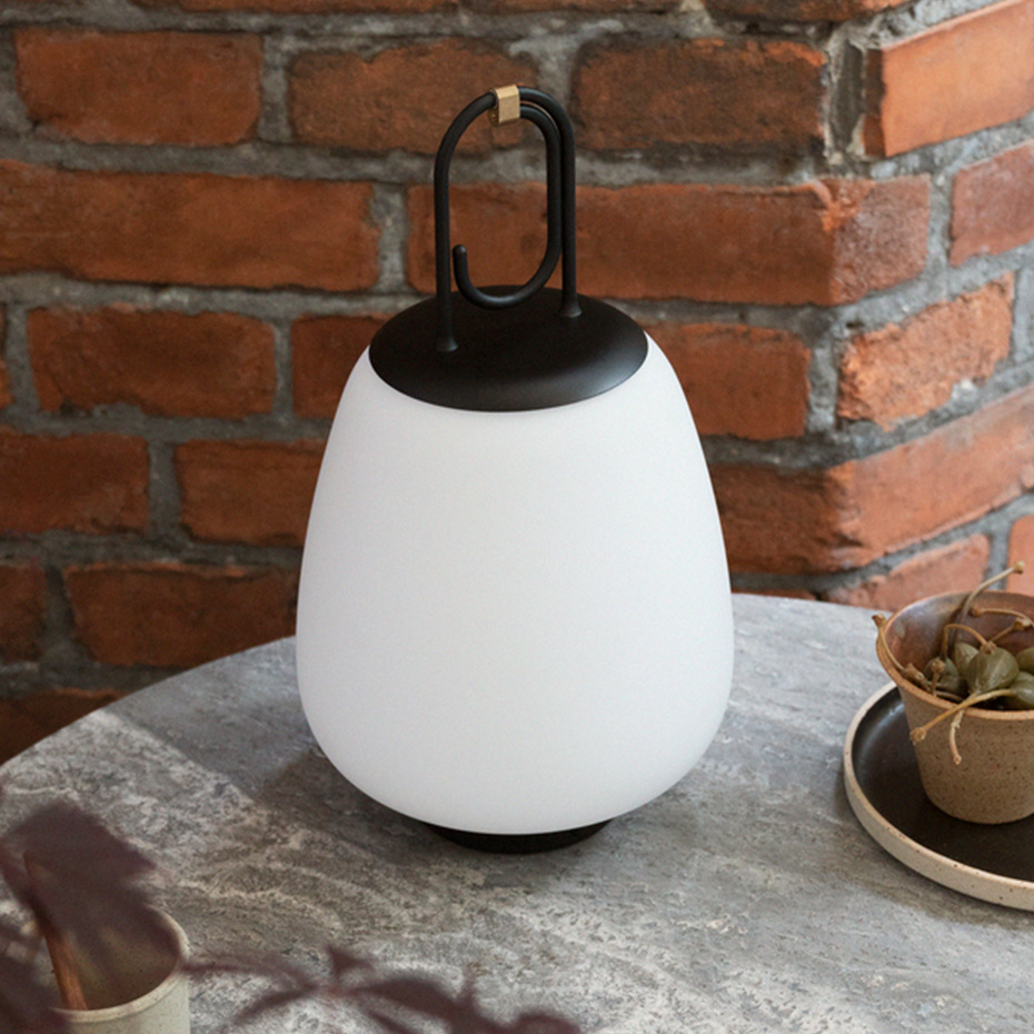 Lucca Bordslampa SC51 Portable Opal Glass & Black