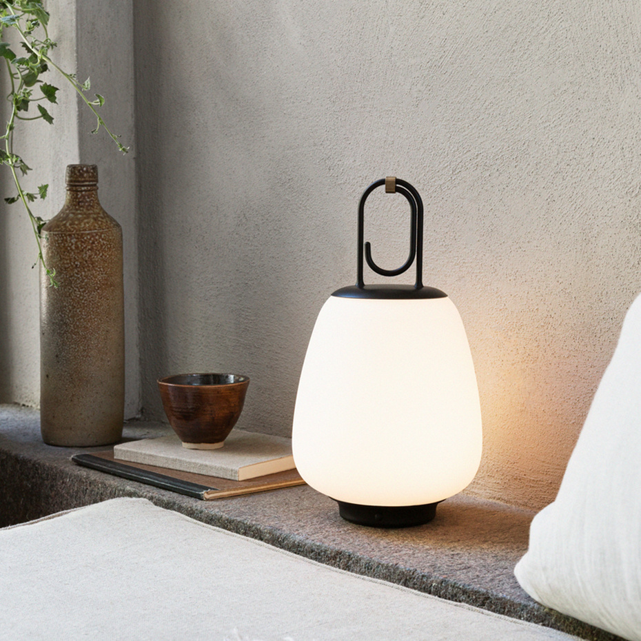 Lucca Bordslampa SC51 Portable Opal Glass & Black