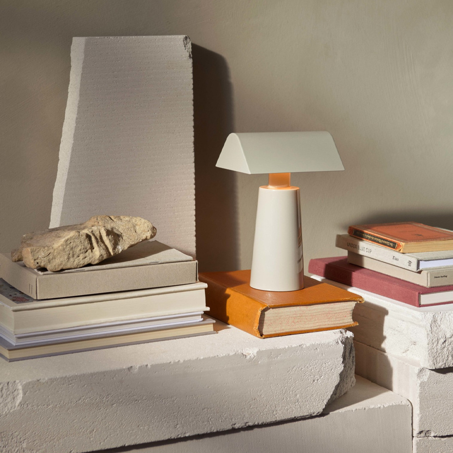 Caret Bordslampa MF1 Portable Silk Grey