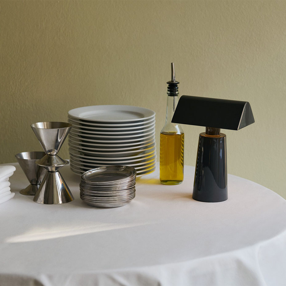 Caret Bordslampa MF1 Portable Anthracite