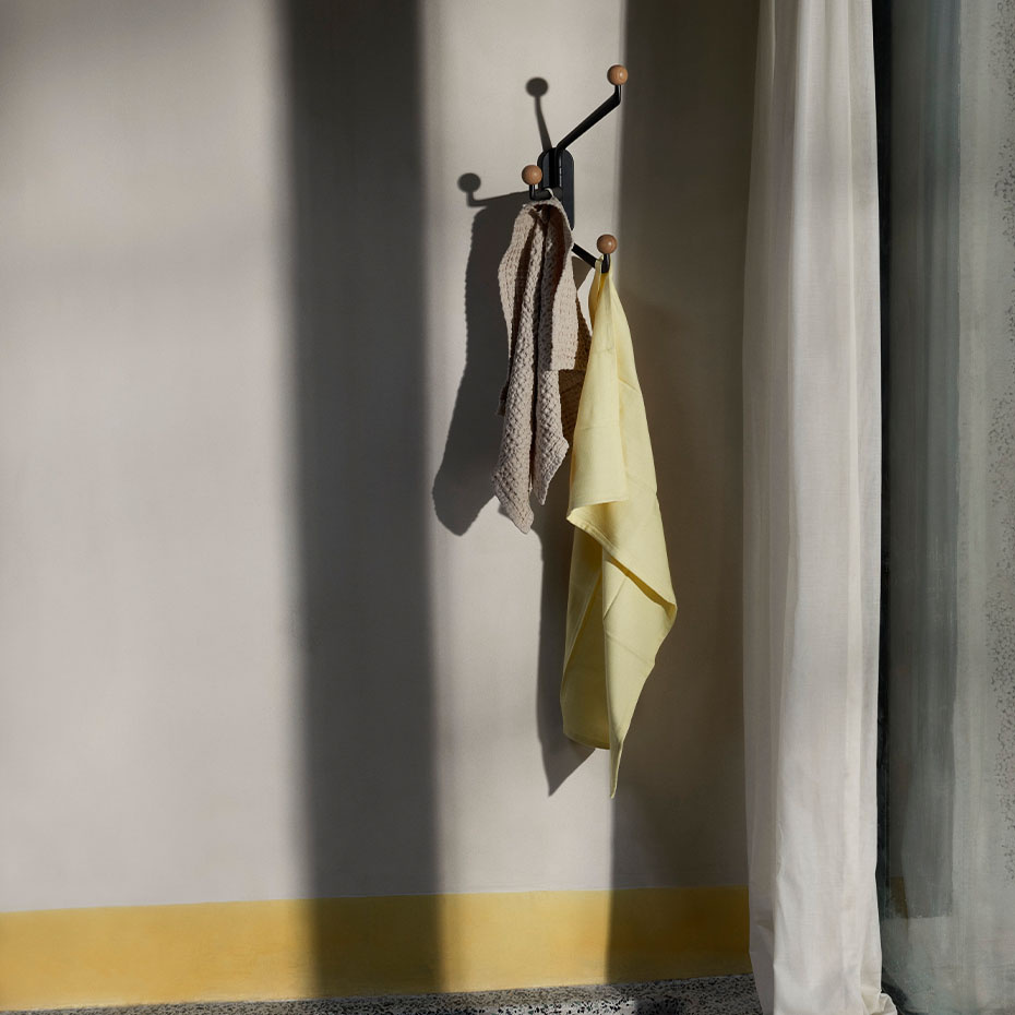 Capture Väggkrok SC74 Small Graphite & Colour Knob