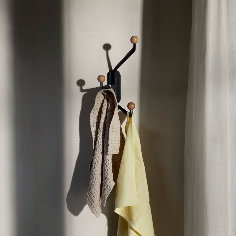 Capture Väggkrok SC74 Small Graphite & Oak Knob