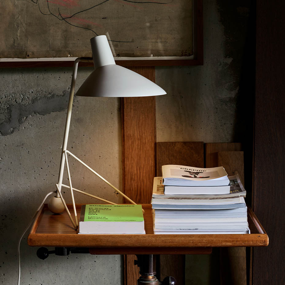 Tripod Bordslampa HM9 Matt White