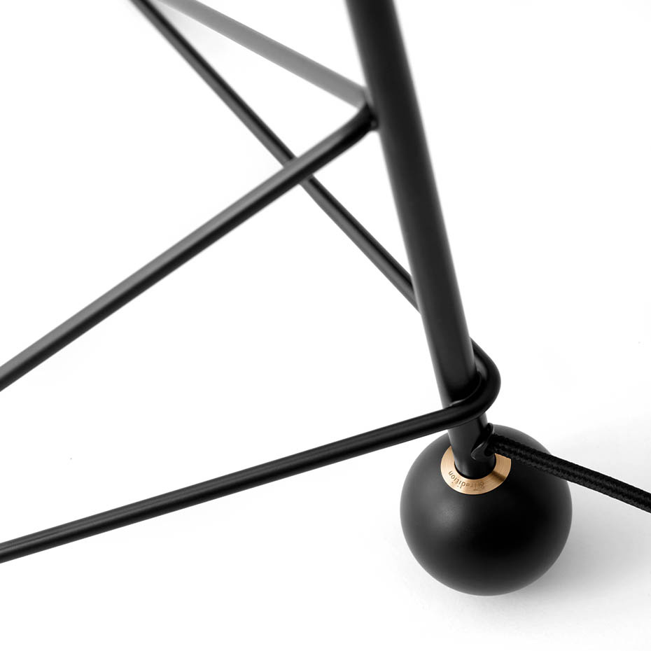 Tripod Bordslampa HM9 Matt Black