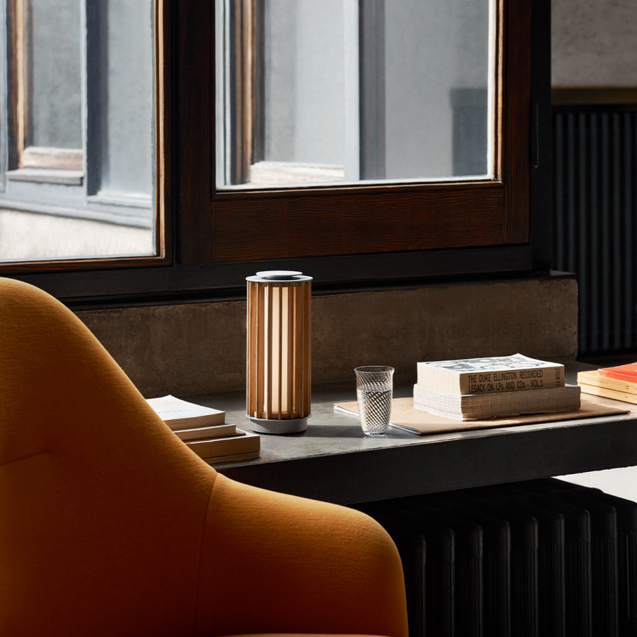 Numbra Bordslampa TY3 Portable Lacquered Oak & Tumbled Aluminium