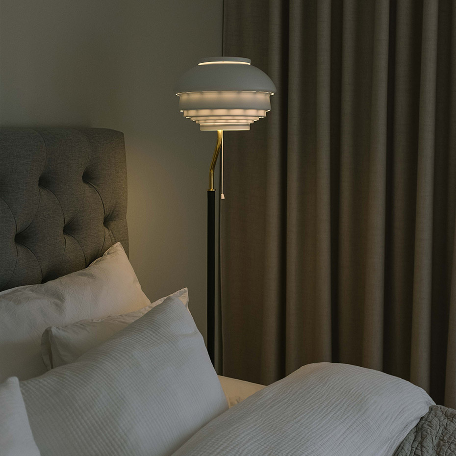 A808 Golvlampa Polished Brass