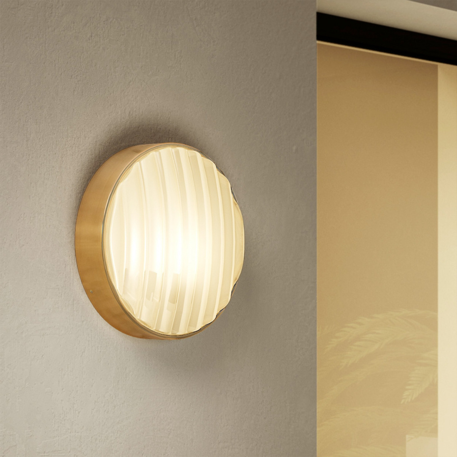 Montreal Round 300 Coastal Vägglampa PVD Brushed Brass