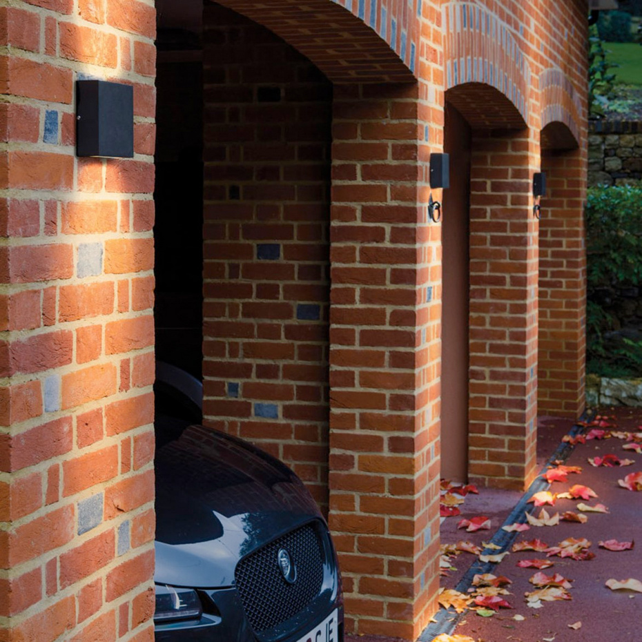 Elis Twin LED Vägglampa Solid Brass