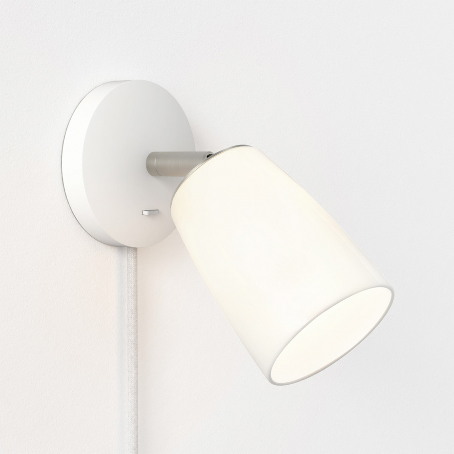 Carlton Plug-In Vägglampa Matt White
