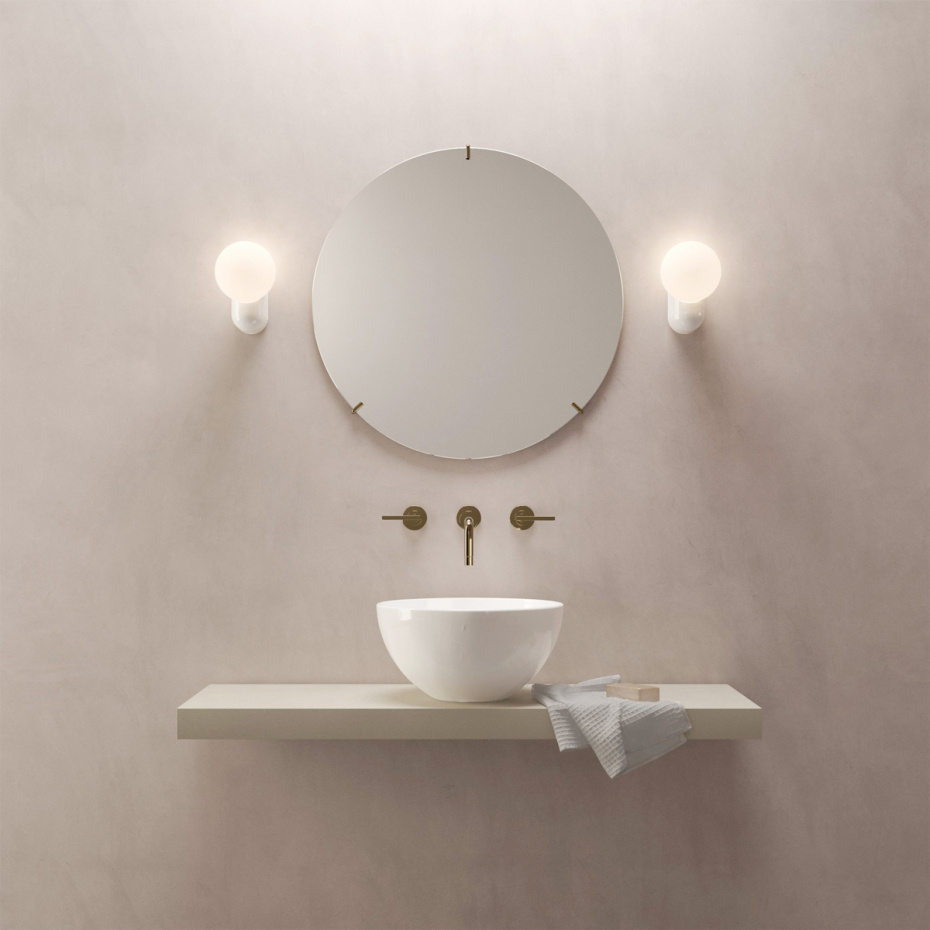 Lyra Single Vägglampa Gloss Glaze White IP44