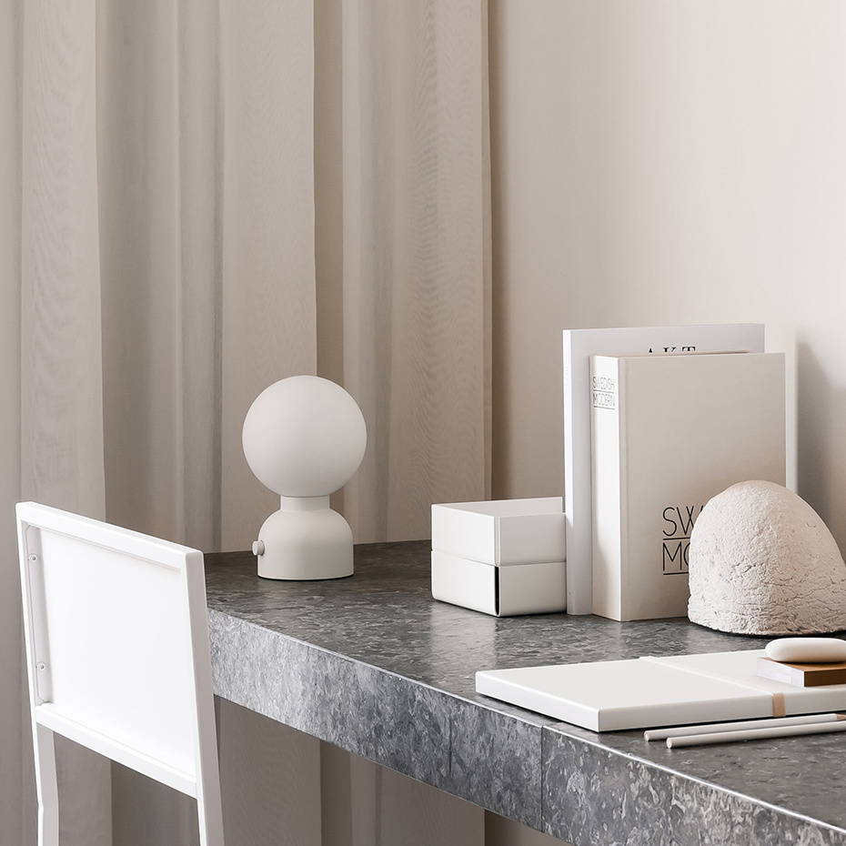 Pluggie Bordslampa Vit