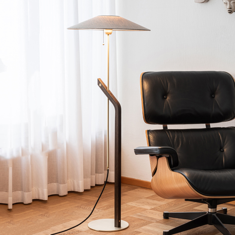 Hockey Golvlampa Rökt Ek