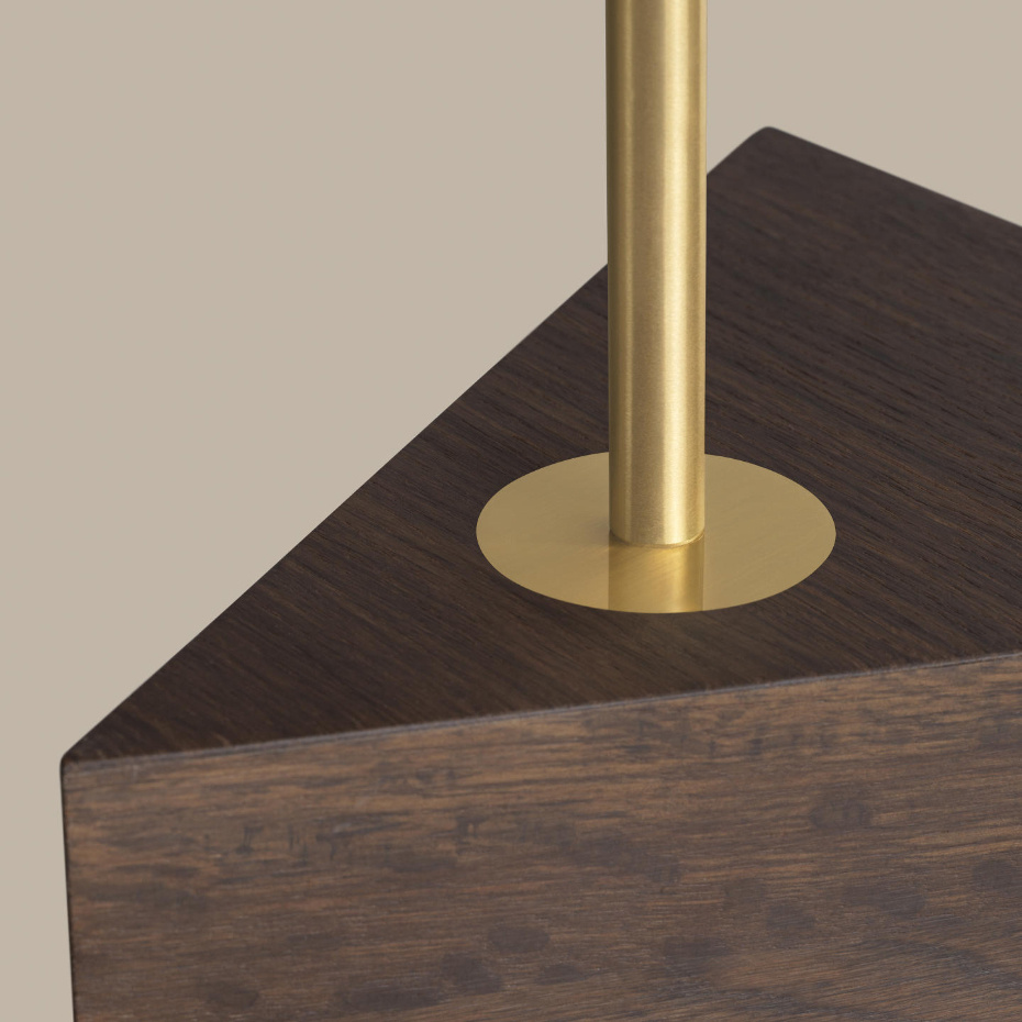 Triggy Bordslampa Vitlaserad Ask