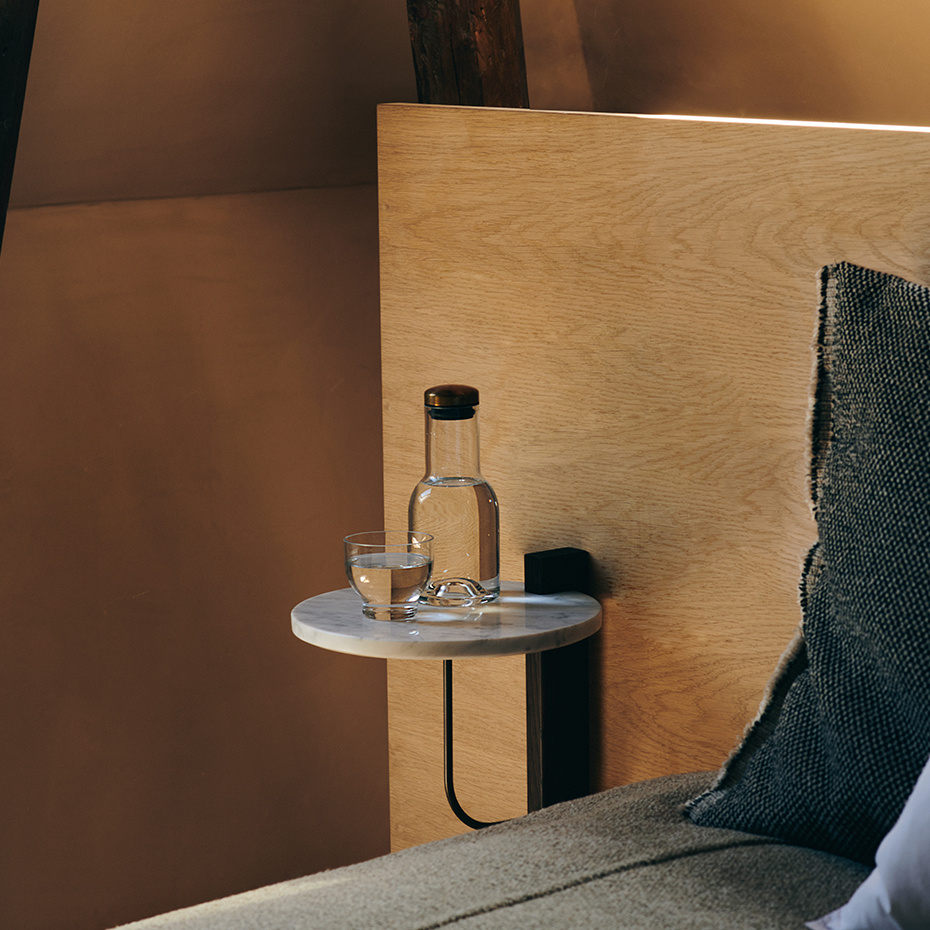 Corbel Shelf Dark Stained Oak/Carrara Marble