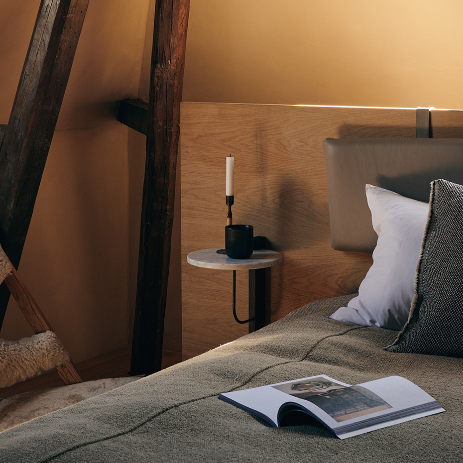 Corbel Shelf Dark Stained Oak/Carrara Marble