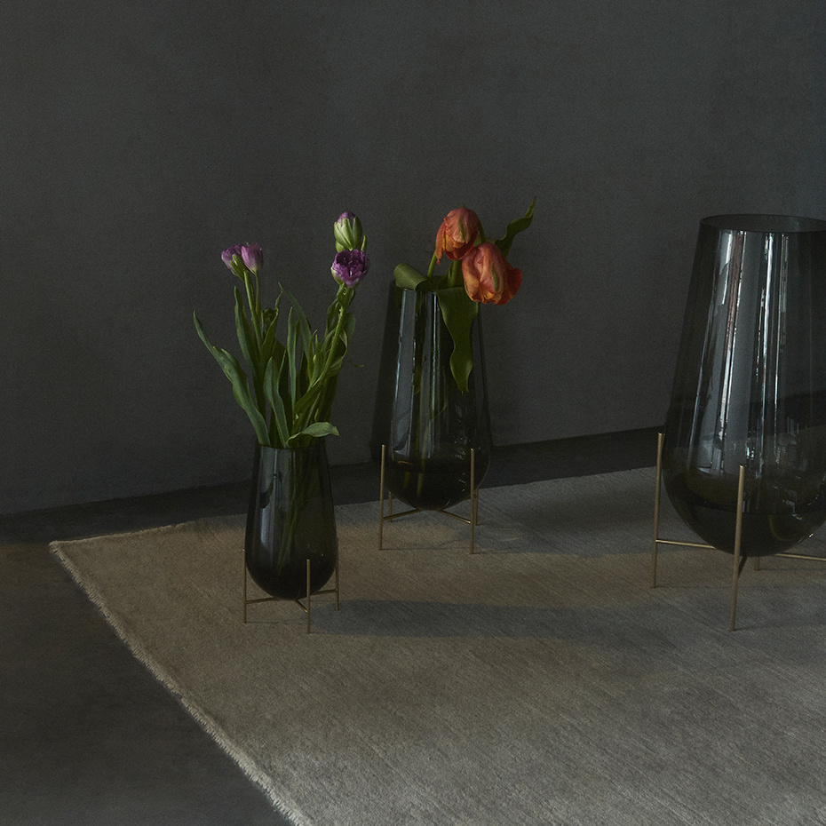 Échasse Vase Small Smoke/Brushed Brass