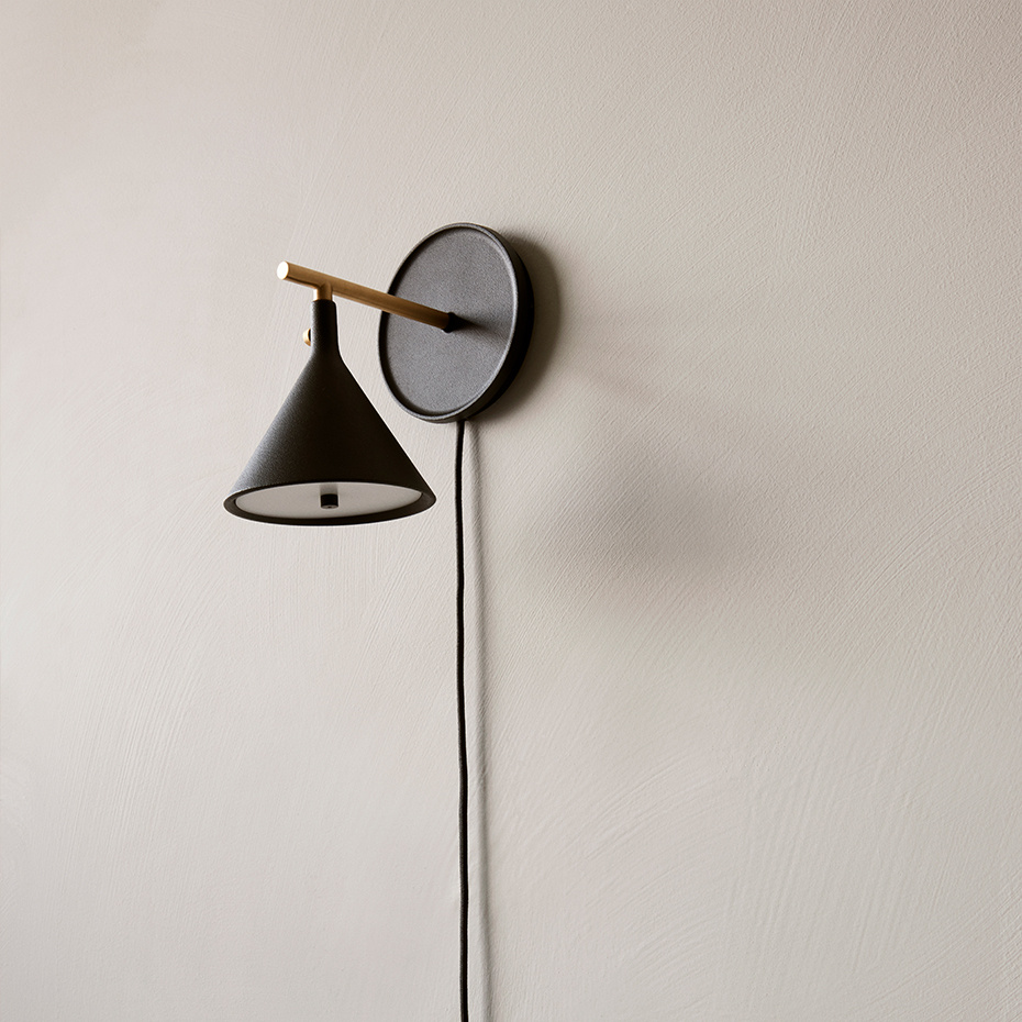 Cast Sconce Vägglampa Black With Diffuser