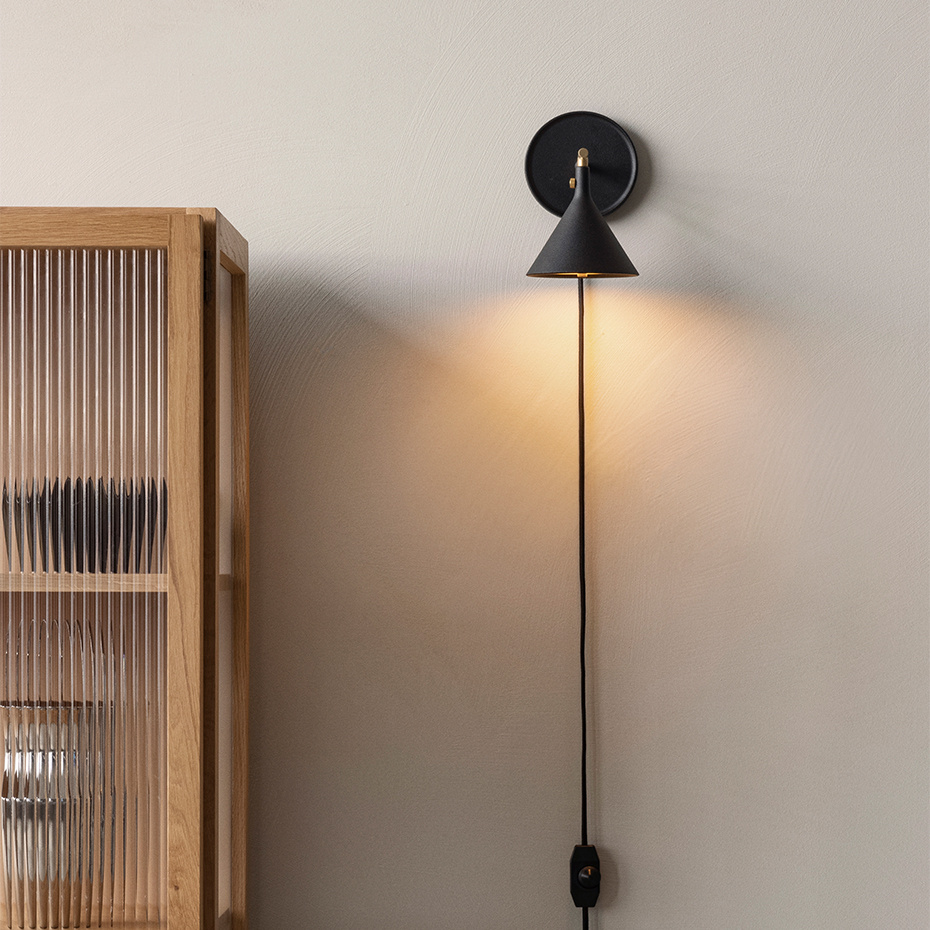 Cast Sconce Vägglampa Black With Diffuser