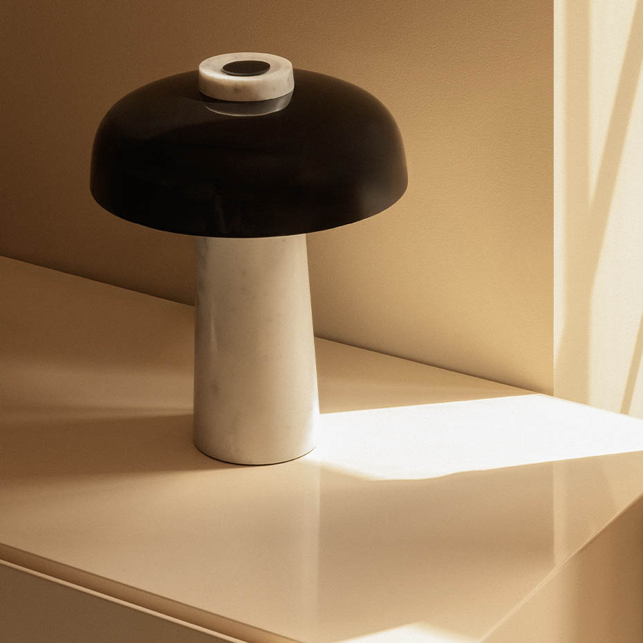 Reverse Bordslampa Carrara Marble/Black