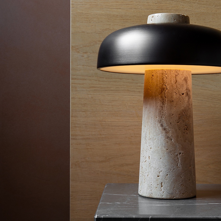 Reverse Bordslampa Travertine/Bronzed Brass
