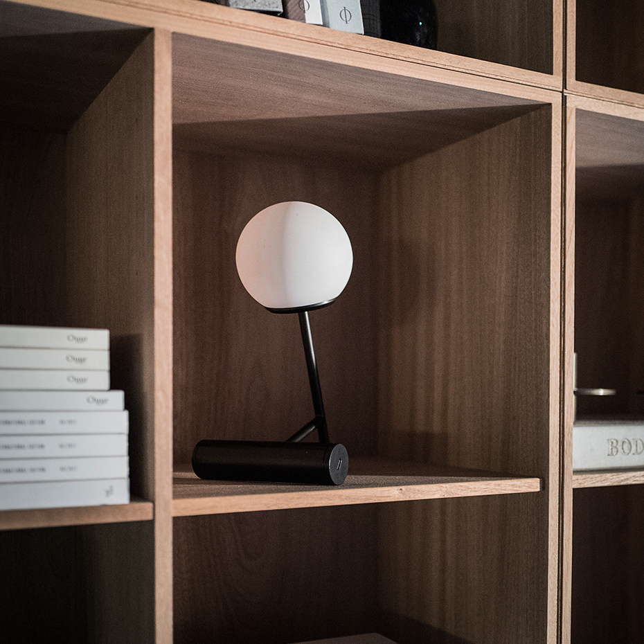 Phare LED Lamp Burned Red