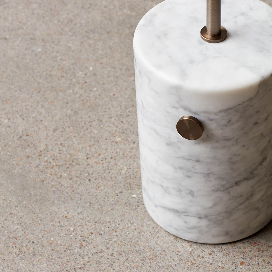 JWDA Golvlampa Carrara Marble/Bronzed Brass