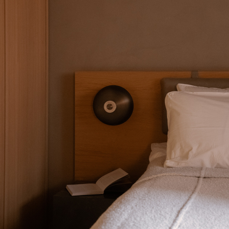 Reverse Vägglampa In-Wall Dimmer Without Cord Sand Travertine/Bronzed Brass