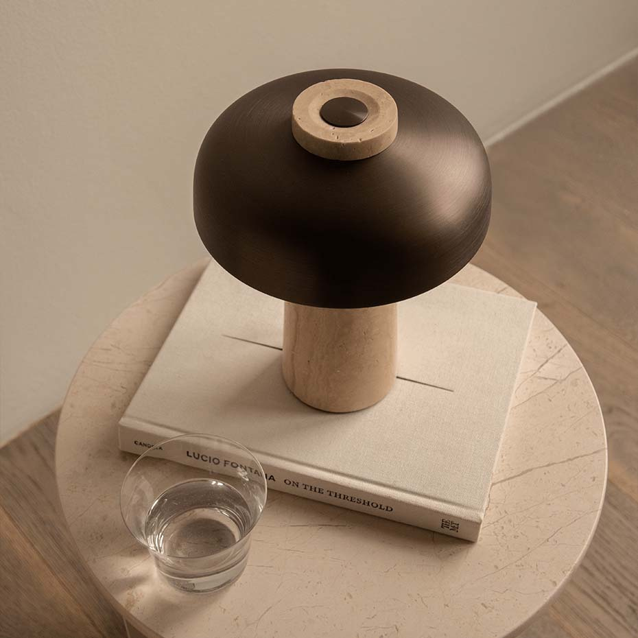 Reverse Portable Bordslampa Sand Travertine/Bronzed Brass IP44