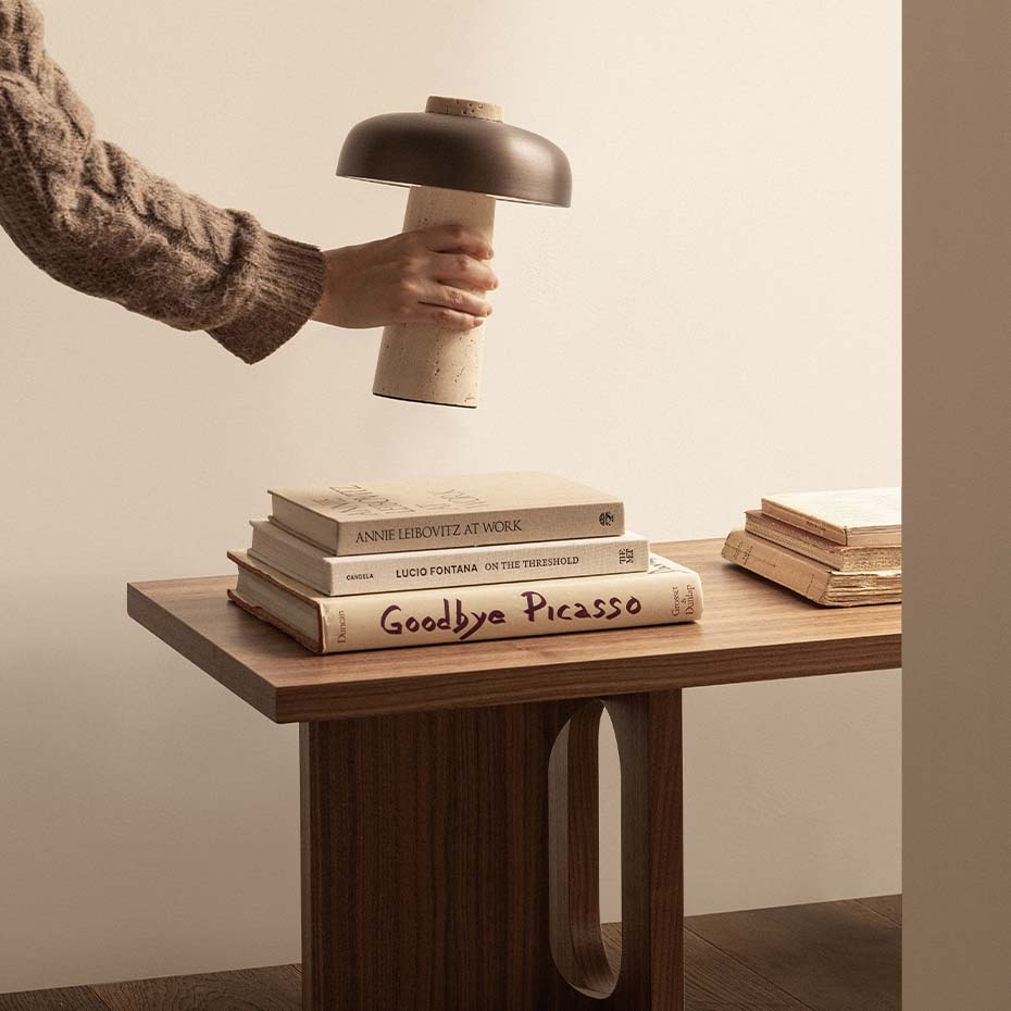 Reverse Portable Bordslampa Sand Travertine/Bronzed Brass IP44