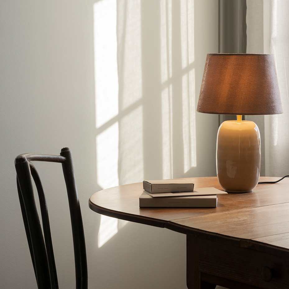 Emily Bordslampa Beige