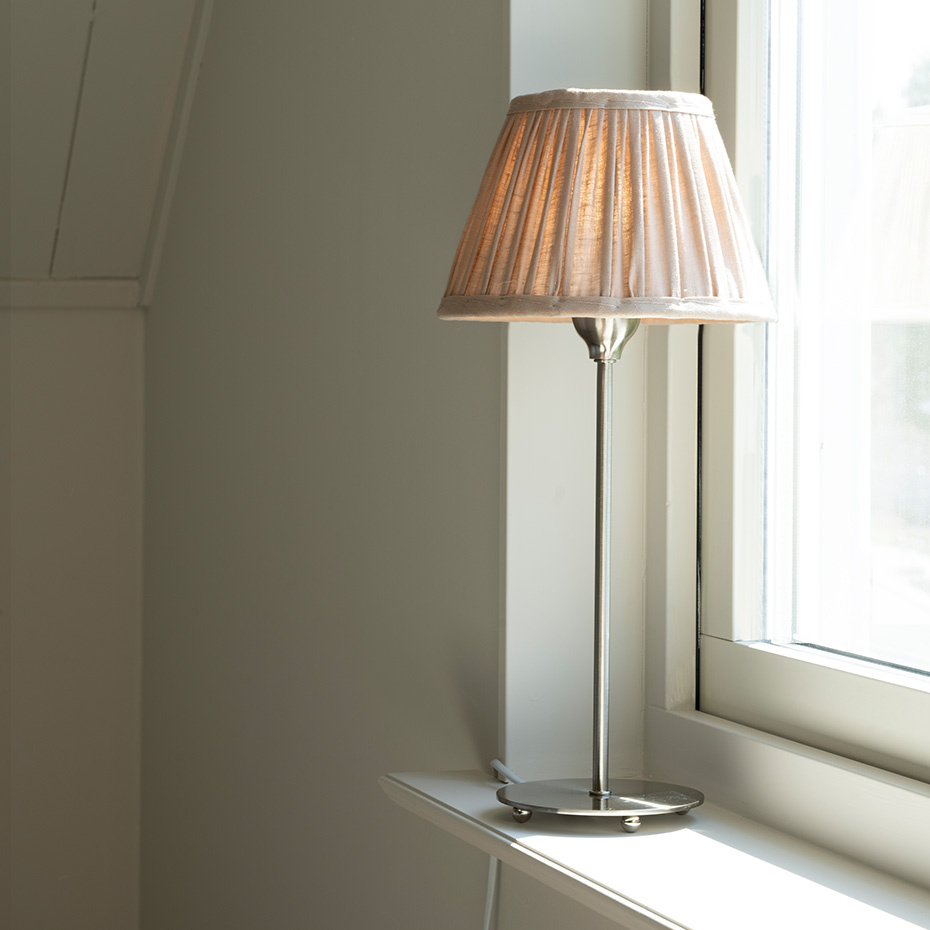 Line 35 Bordslampa Matt Krom