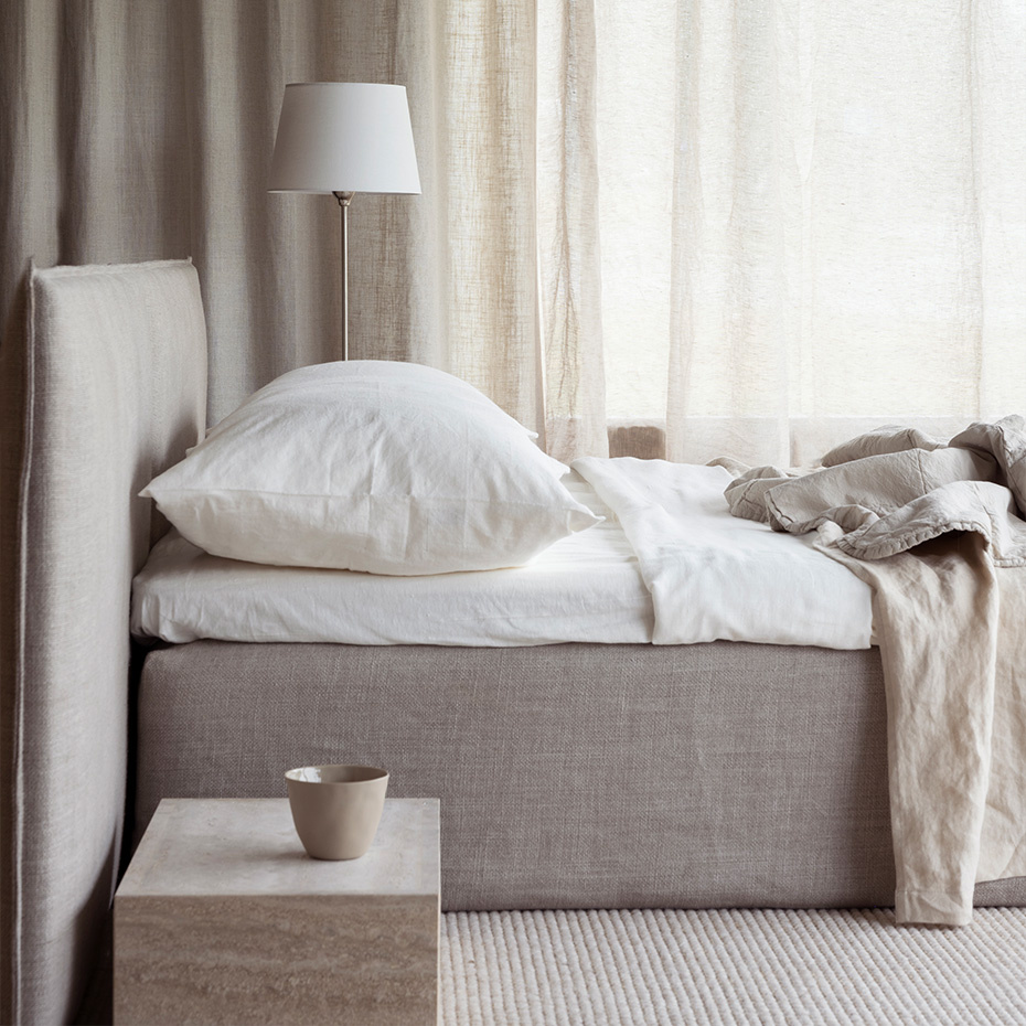 Line 45 Bordslampa Matt Krom