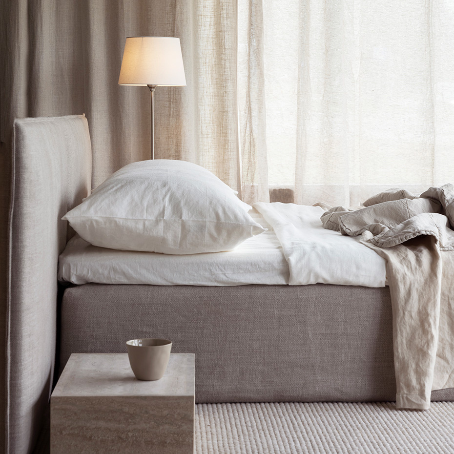 Line 45 Bordslampa Matt Krom