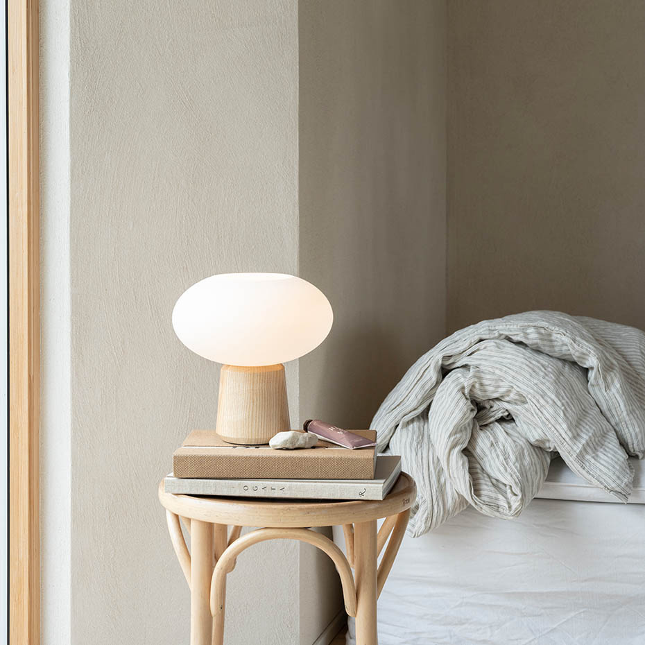 Olivia Bordslampa Ask/Opalglas