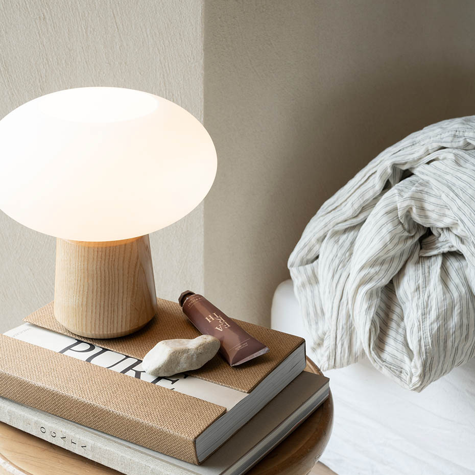 Olivia Bordslampa Ask/Opalglas