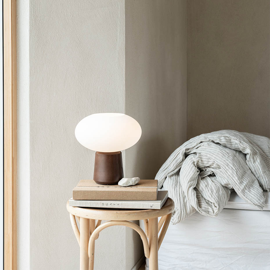 Olivia Bordslampa Mörk Ask/Opalglas